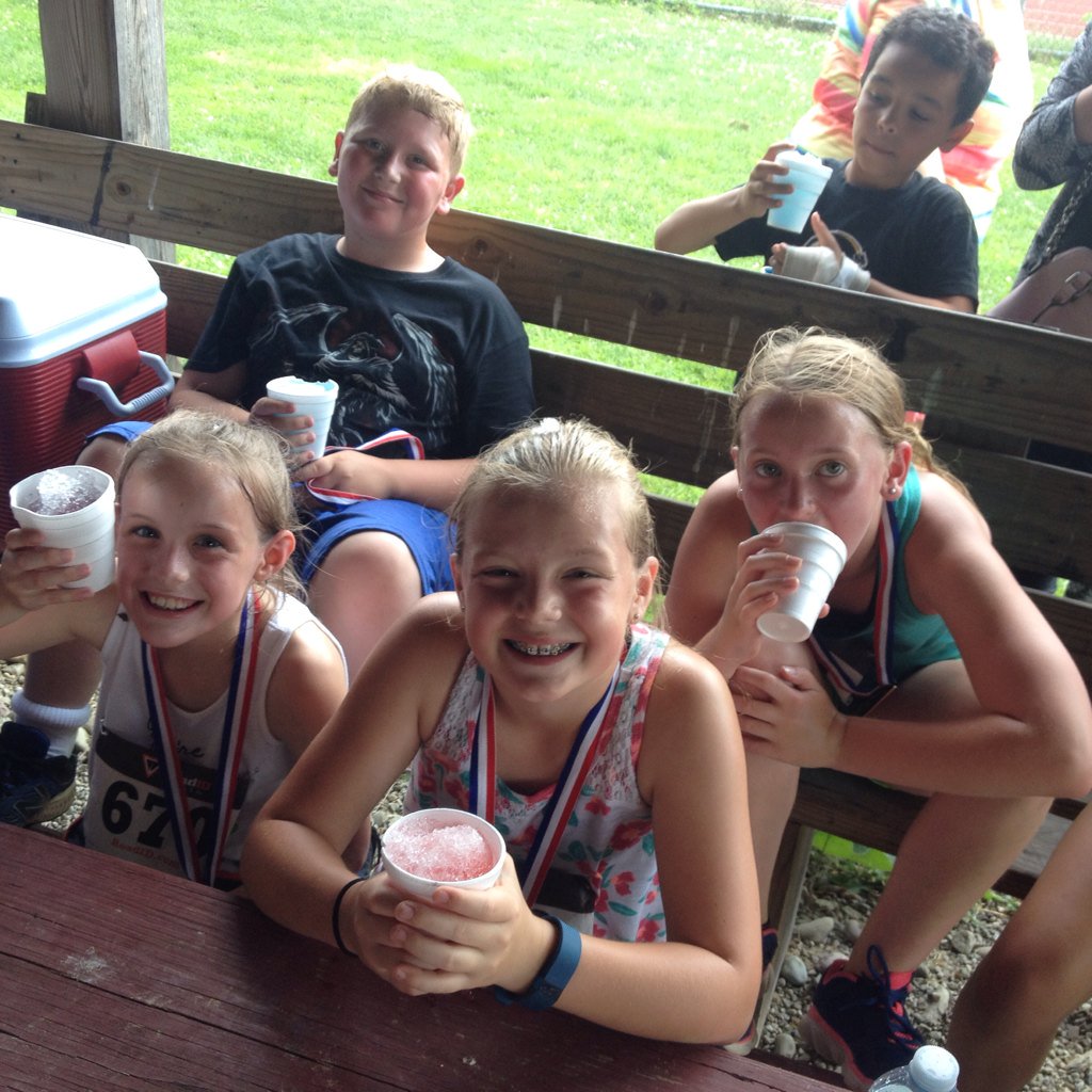 CSPrunners's tweet photo. Clymer 4th graders finished last mile of their marathon in the heat and with great crowd support! https://t.co/ct9NqnqCd2