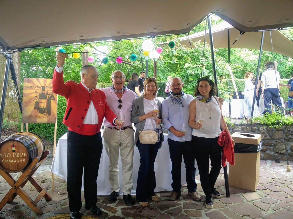 spanish_wl's tweet photo. Fabulous party at @Mugaritz to celebrate its 20th anniversary. Some wine producers like @Hacedordevinos or @IgniosOrigenes also present https://t.co/4kATv2M492