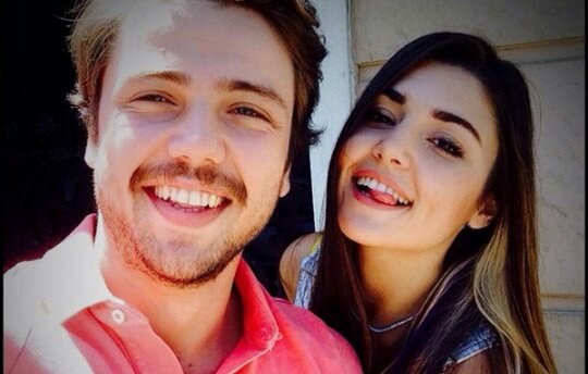 ladyhandee's tweet photo. havada alsel kokusu var
GeceyiAydınlatan AlSel https://t.co/EjxG76v9ag