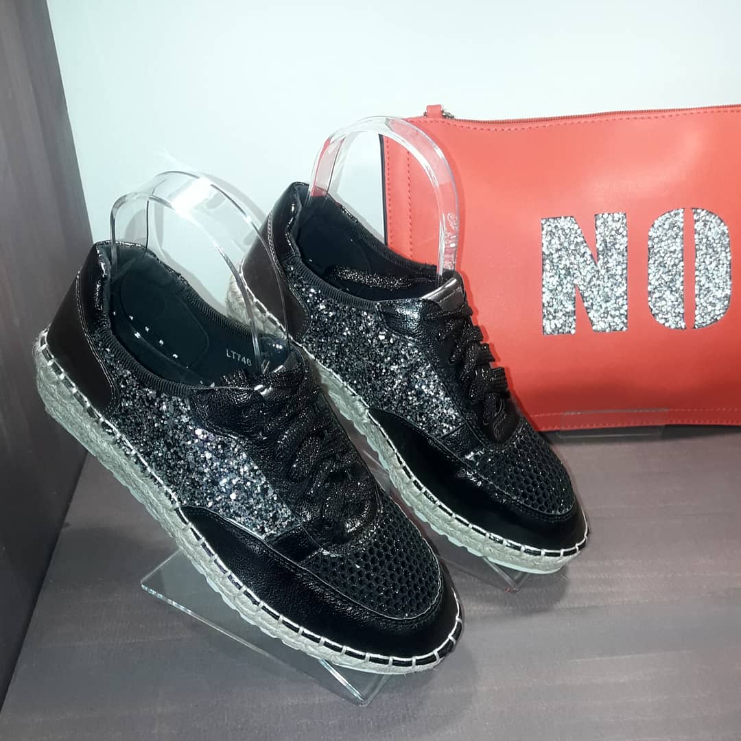LeonTateli's tweet photo. Últimos pares!!!! No te quedes sin el tuyo🏃‍♀️🏃‍♀️🏃‍♀️

#leonesp #leoncentro #leondecompras #shopping # calzadoverano # taxfree https://t.co/6A6q8aPEC7