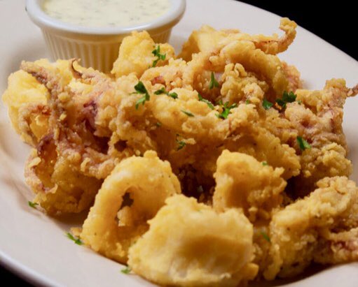 ThreeKingsPub's tweet photo. If you think it’s easy to write jokes about calamari, you obviously haven’t fried! 🤣 #rings #tentacles #lemoncaperaioli #addicting 🍺👑😋

#calamari #flashfried #delicious #tender #nomnom #happytizer #yummy #seafood #squid #globalpubfood #elevated https://t.co/6Zk22JCRUm