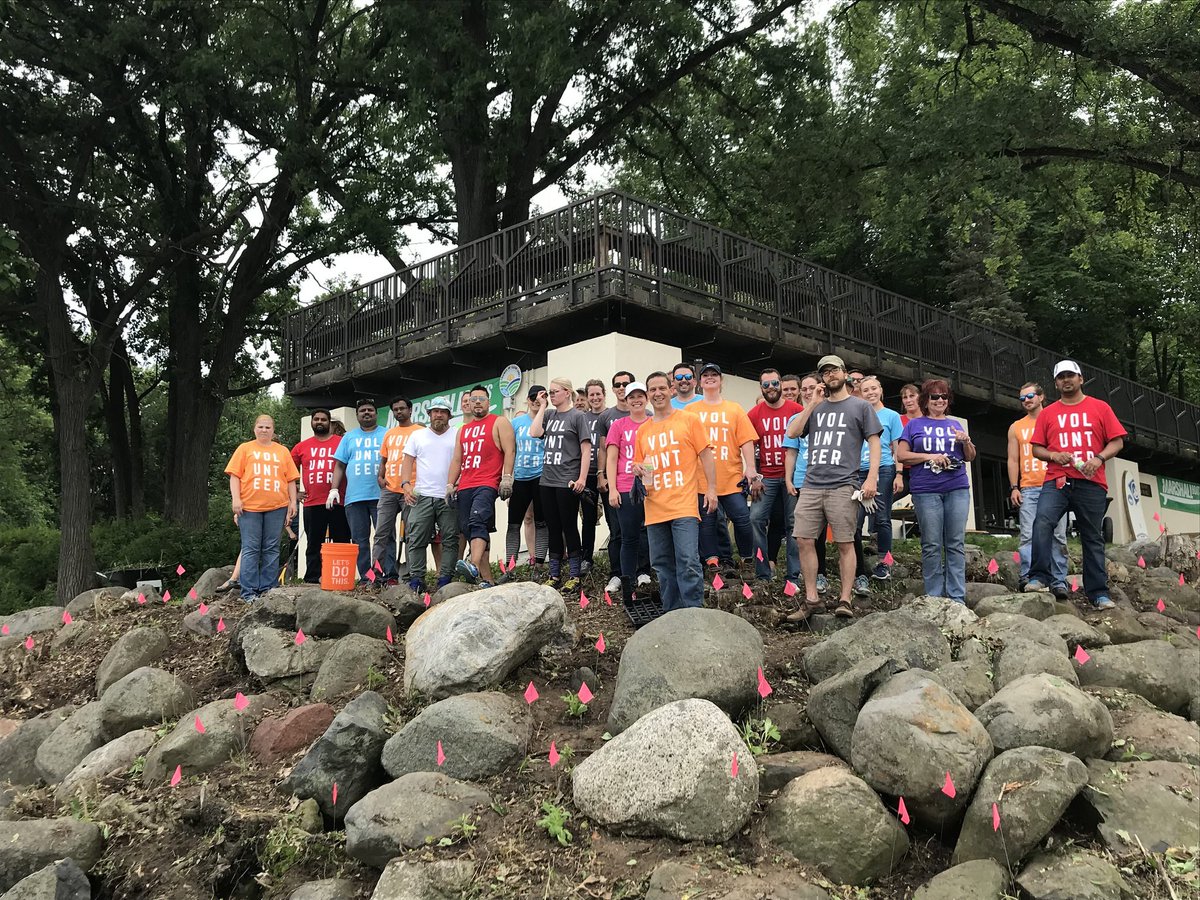 Spectrum_Brands's tweet image. Last week on our 4th Annual Day of Service in Middleton, we helped @CleanLakesWI successfully beautify Marshall Park, the Pheasant Branch Creek Corridor, and Stricker Pond. Great job, everyone! 🙌 #communitywithpurpose