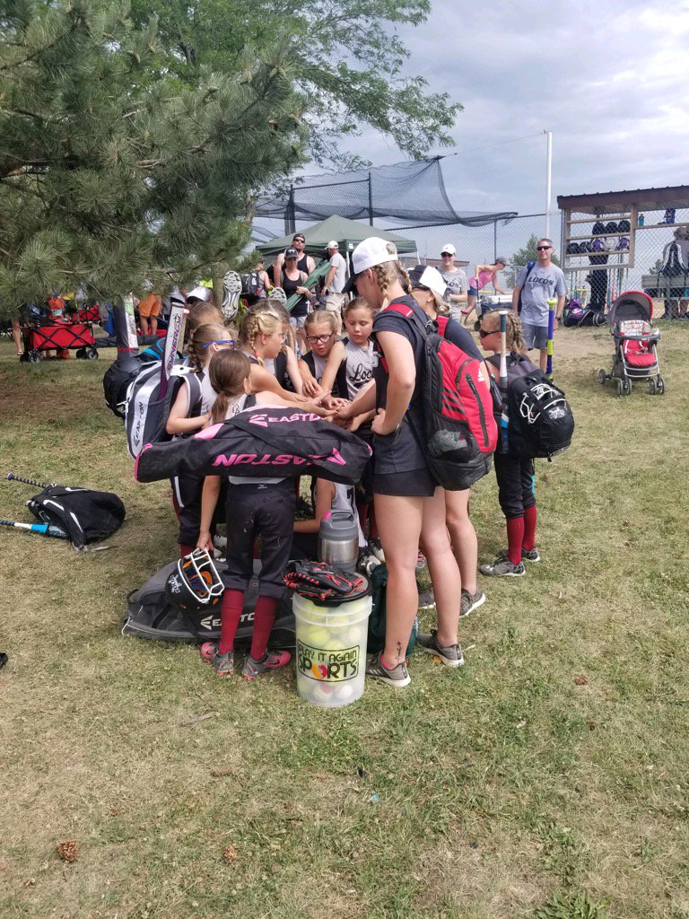 LocosSoftball00's tweet photo. Next generation of Locos softball players doing their think at the state tournament! https://t.co/lsJ6xTb6DS