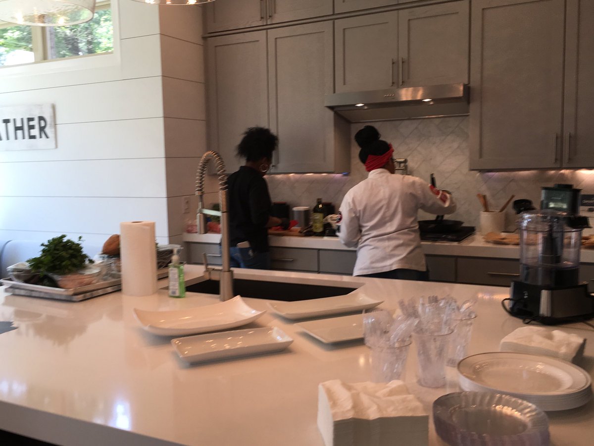 Smelling good in ⁦<a href="/PulteHomes/">Pulte Homes</a>⁩ #pultesmarthome ⁦<a href="/cheftregaye/">Tregaye Fraser</a>⁩