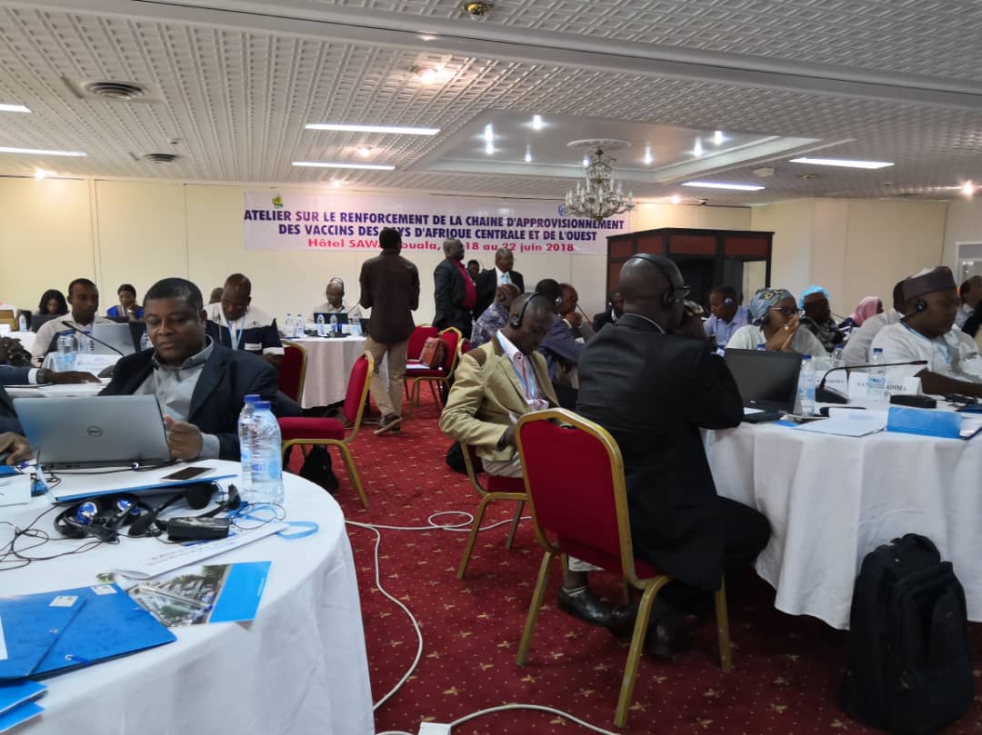 LOGIVAC's tweet photo. Le Centre #LOGIVAC assure la présidence de la 1ere journée de l'atelier sur renforcement de la #chaîne d'appro des #vaccins des pays de l'Afrique centrale et de l'ouest qui se tient à #Douala du 18 au 22 juin 2018. @AMPvaccinology @htraore3 @gavi_fr @UNICEF @WHO @adstwitamp https://t.co/EwsdQNGh3E