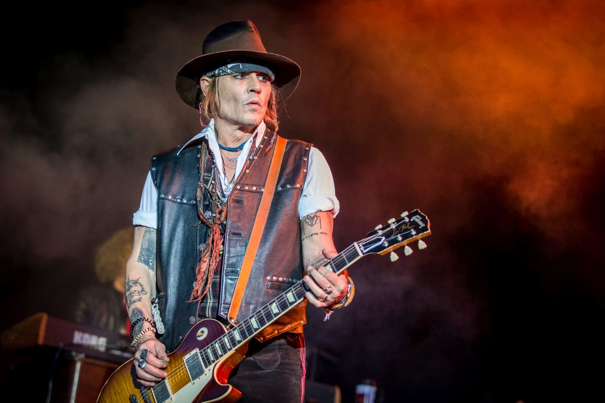 Johnny Depp au #Hellfest ! Une annonce qui avait fait le buzz en novembre dernier. Pourtant, le pirate des Caraïbes n'a jamais été loin du rock'n'roll. Certains rêvent de devenir acteur, lui a toujours voulu être une rock star... <a href="/hellfestopenair/">Hellfest Open Air Festival</a> france3-regions.francetvinfo.fr/pays-de-la-loi…