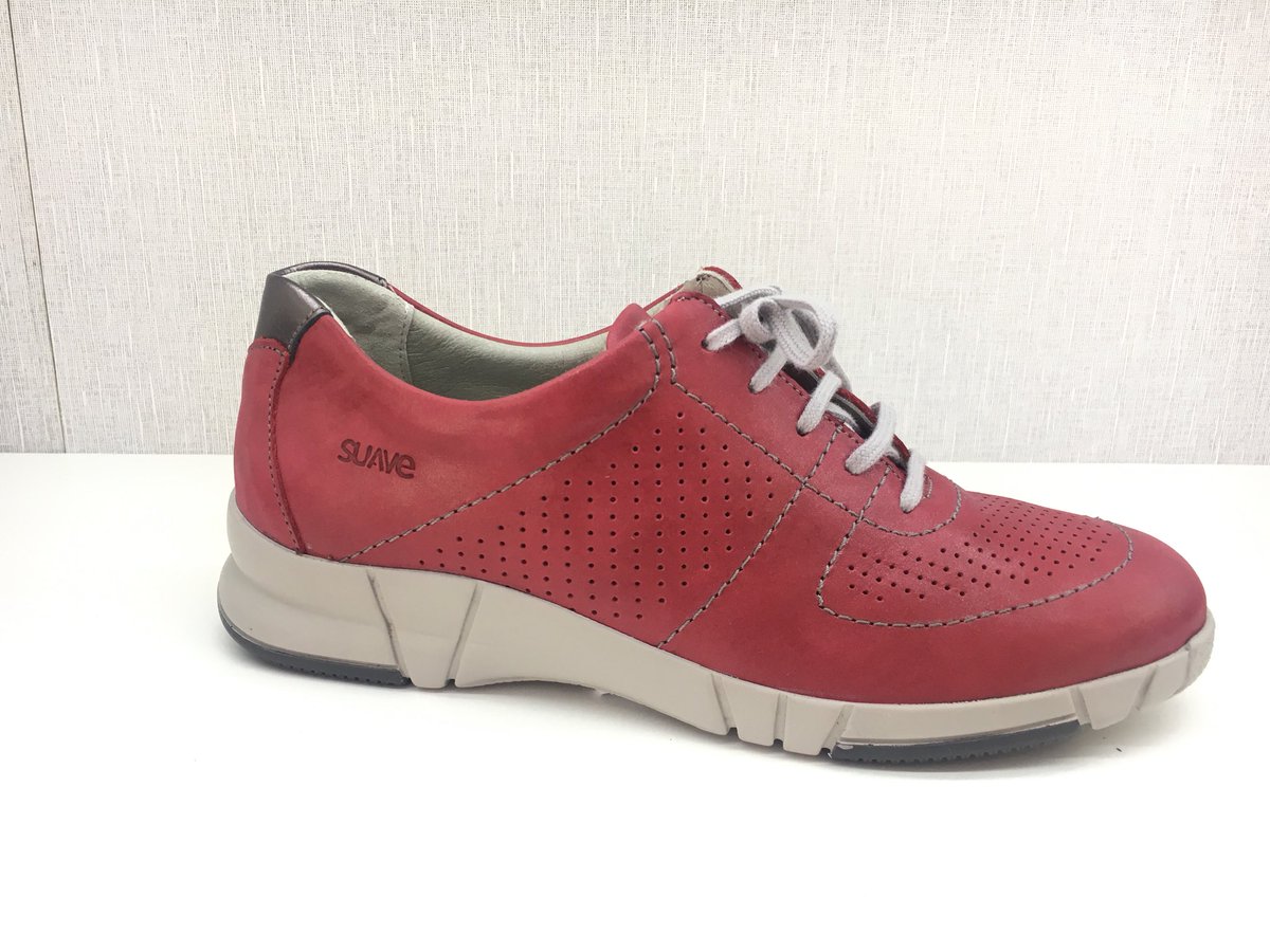 shoesbysuave's tweet photo. New styles for #ss19 at #ExpoRivasSchuh #Shoes #summer #suave https://t.co/vKRmsOvwYV