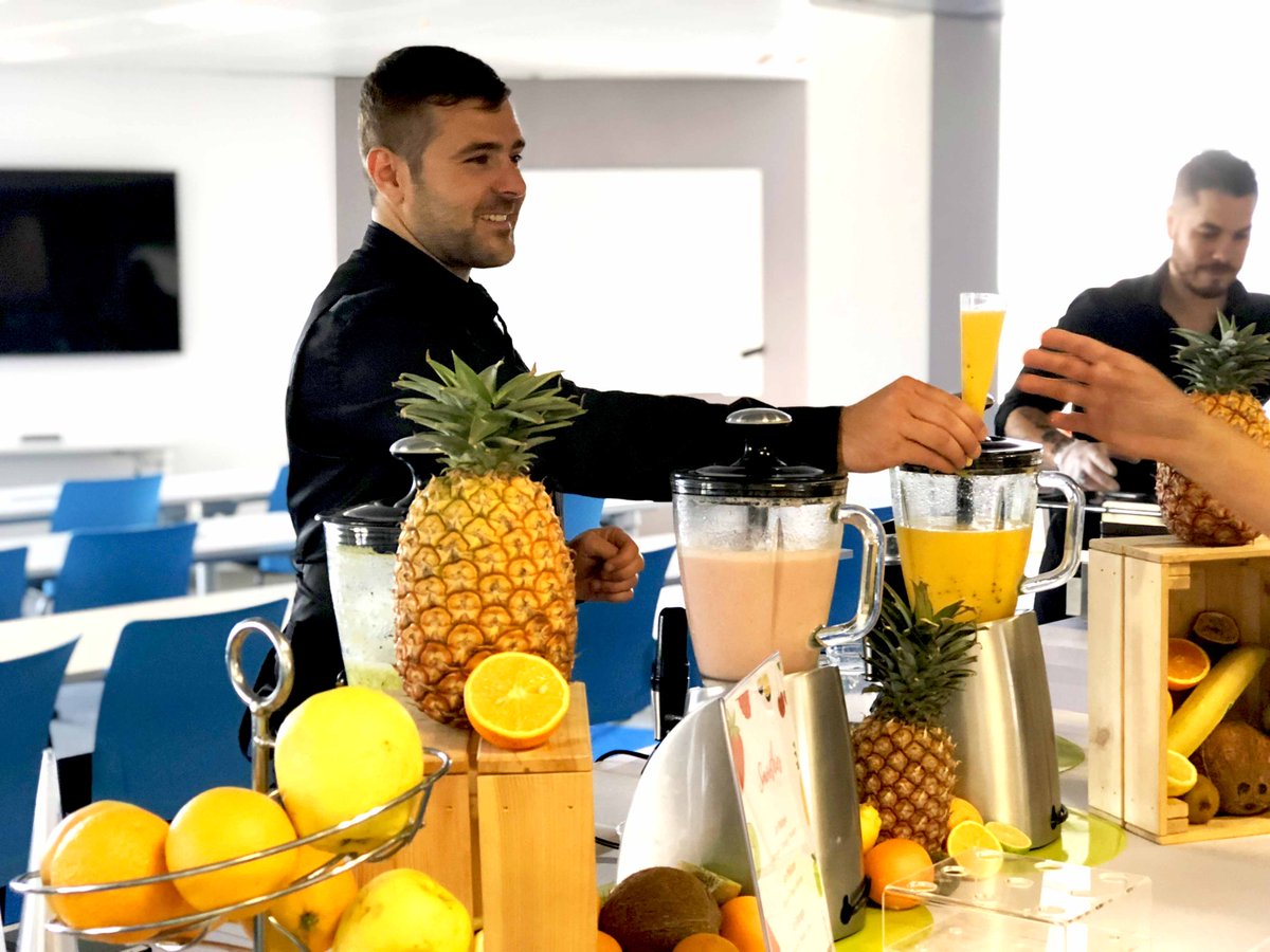 1nstantB's tweet photo. #InstantB a été ravi d'organiser un #brunch chez Akamai Technologies ! Au menu :
🥤 Le bar à Smoothies
🍳 Le bar à Œufs
☕ L'American Coffee
🍭 Les Waffles sucettes
Toutes nos infos sur https://t.co/RHPMftrJMB 👈 https://t.co/Islw4C2gRy