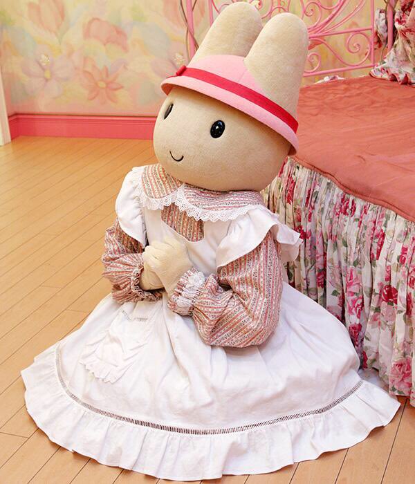 ピューロランドのマロンクリームの着ぐるみ、確かにいろんな意味で