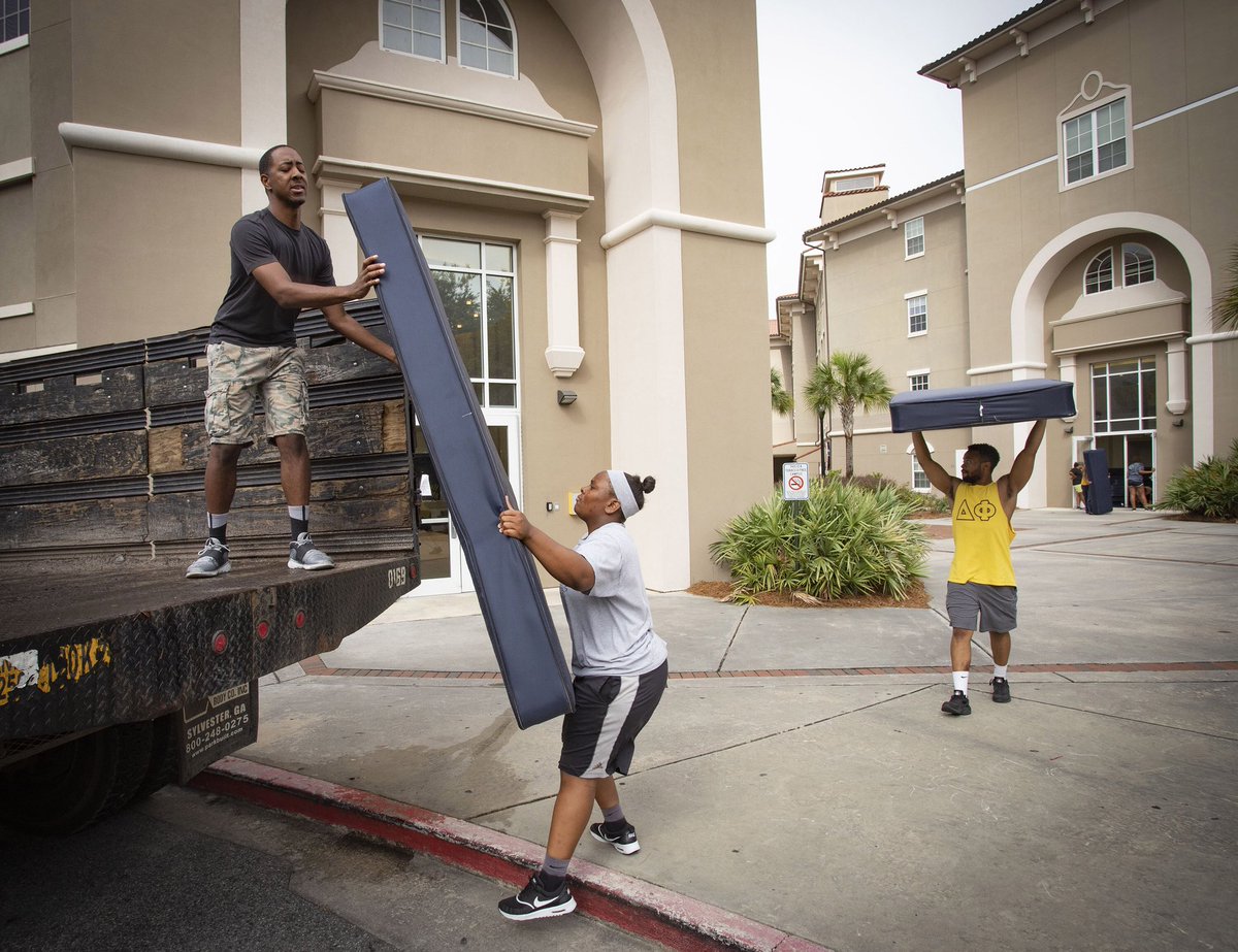VSU_Housing's tweet photo. Housing upgrades are in full affect, are you guys ready👀‼️
.
.
.
#housing #hrlife #vsuhousing #rezlife #vsyou https://t.co/qtO8urYcYo