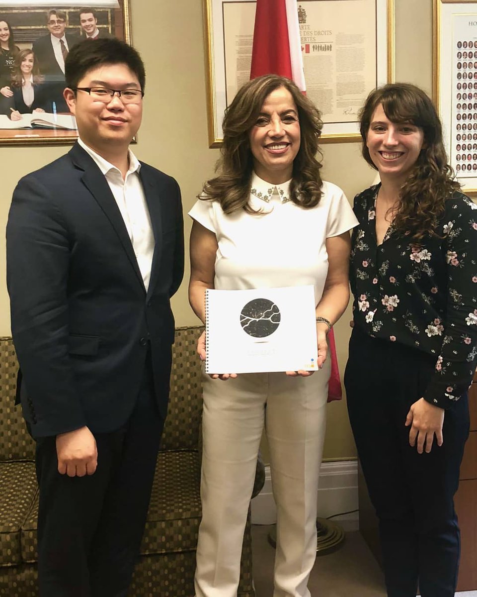 eva_nassif1's tweet photo. Très contente d’avoir rencontré les membres du projet 3% qui mobilise la jeunesse à trouver des solutions aux changements climatiques dans leurs écoles!#polcan
Met with members of the #3PercentProject whom are mobilizing 1M Canadian youth for climate solutions & #SDGs! #cndpoli https://t.co/VURCOzivEi