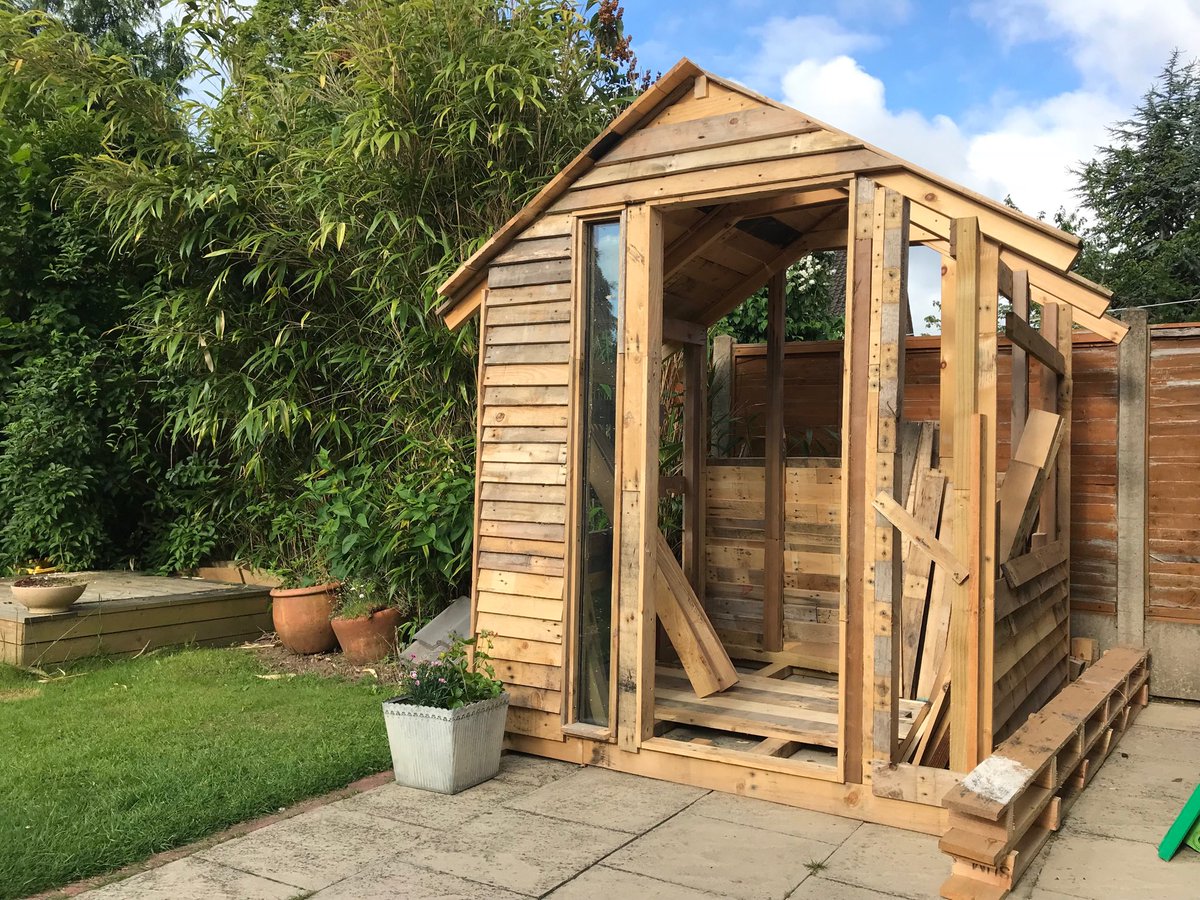joe_r_harris's tweet image. Palletshed is coming along nicely! #recycling #upcycled #WhatToDoWithAllThosePallets