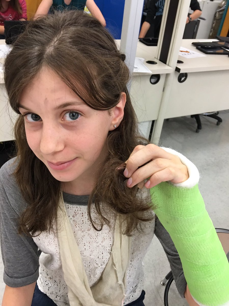 WSDICSCFI's tweet photo. Cheveux bruns en haut et racine de cheveu à un grossissement de 400x @WinnipegSD @couturemath #EcoleLauraSecord https://t.co/GXc1LsIUac