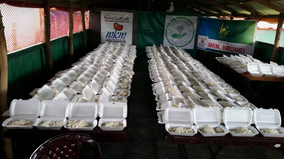 GiftingHumanity's tweet photo. GiftingHumanity facilitating MKM, distributing #food #orphan #School 17th june 2018.

#GiftingHumanity #Poverty #Leicester #Charity #Poor #Help #togetherness, #Aid #Foodpacks #WaterPumps #Help #Community #Rohingya #Ramadan #dates #fasting #Eid2018 #Ramadan2018 https://t.co/w9QuoKHhrR