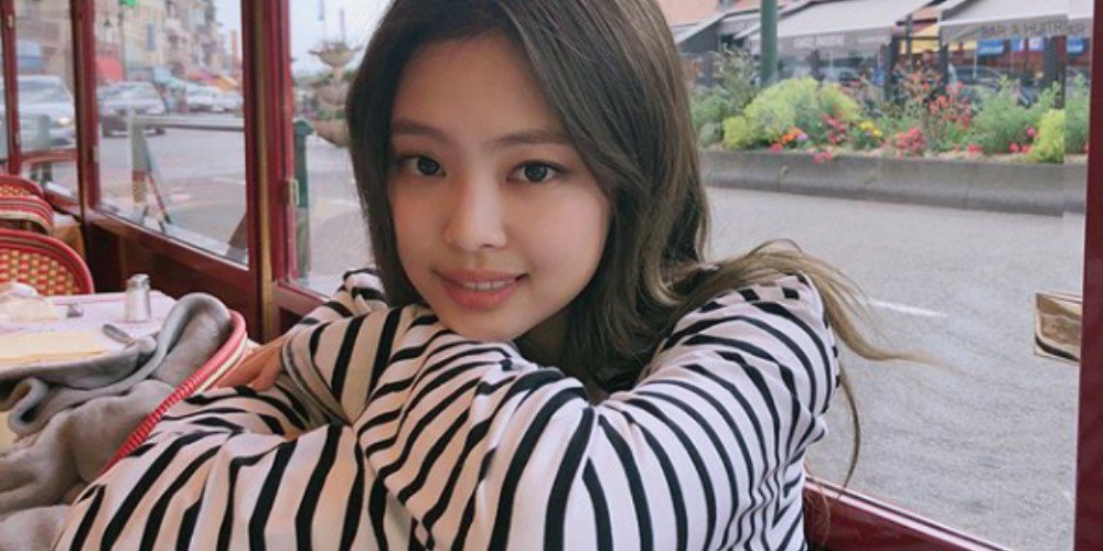 allkpop's tweet photo. Black Pink's Jennie becomes the fastest K-pop idol to reach 2 million followers on Instagram https://t.co/gYBkl8cFf7 https://t.co/KfKksJd8ZF