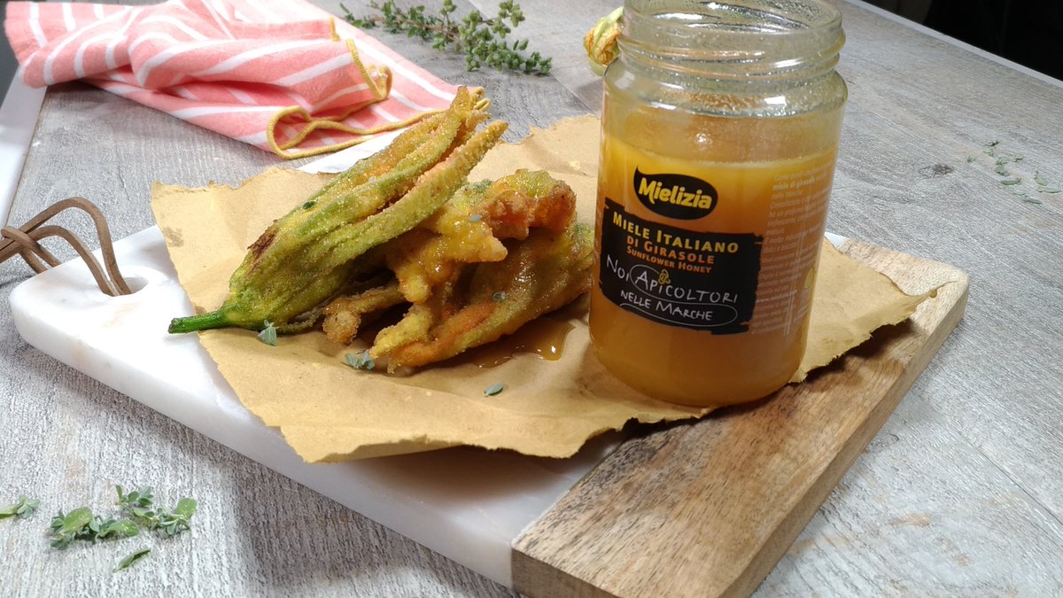 Mielizia_Conapi's tweet image. Bellissima giornata di creazione di nuove #ricette con PiùDolci e PiùCucina! Non vediamo l'ora di condividerle! Per ora vi garantiamo che sono buonissime!!😋😋#miele #composte #mielizia