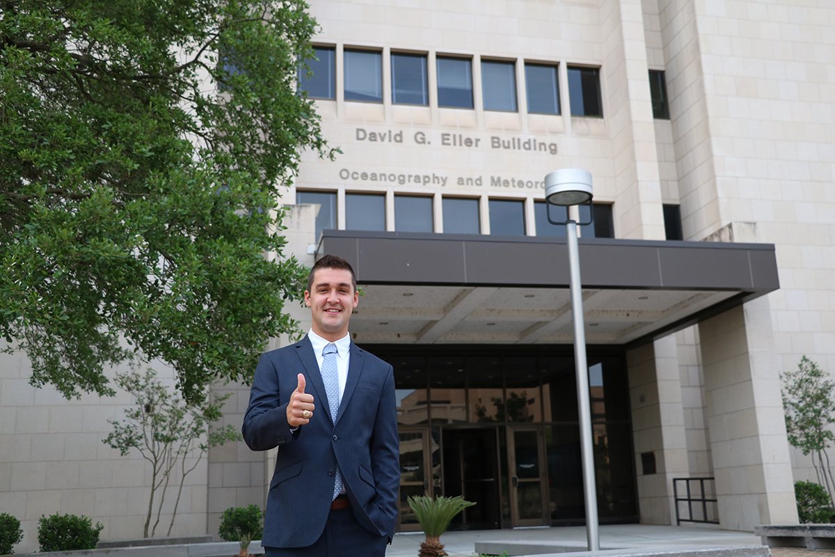 TAMUGeosciences's tweet photo. “These sorts of projects are great because they get students away from their computers &amp; provide the opportunity for self-guided learning &amp; problem solving."

Read about @tamu_atmo senior Ethan Williams' solar cooker research: https://t.co/UP0s23kUsv #AggieGeoscientists @TAMU2018 https://t.co/7azBrlxUTI
