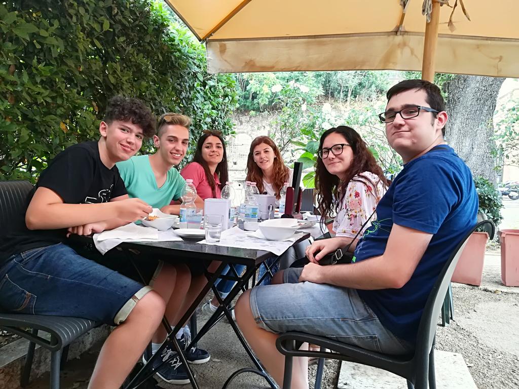 cole_sagrada's tweet photo. Vos deixem les primeres imatges a #Roma del nostre alumnat de 4t d'ESO. ✈️🌦️ Comencem l'aventura! @RuizCliment @AngelSAFAM @neuetes6 @ClariCristina @begogras @Albaros9 @Carles_Albe @mjcanetgadea74 @victor_2212 @SevalMajo @MaAlicia12 @21artal @Arenaten @Evitalli https://t.co/F36zwKKoCf