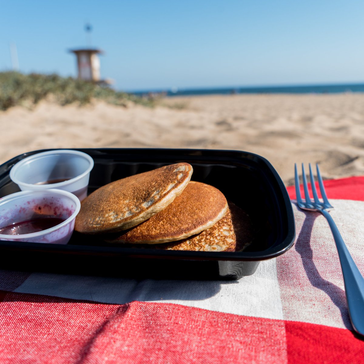 onseasonmeals's tweet photo. Raise your hand if you can't function without pancakes in the morning. πββοΈπββοΈOrder at #onseasonmeals.com! #osm #teamosm #EatOSM #mealprep #pancakes #shortstack #breakfast #breakfastideas #healthybreakfast #fitfood #musclefood #weightloss #eatclean #eatlean #iifym #macros https://t.co/0OQosdbUM4