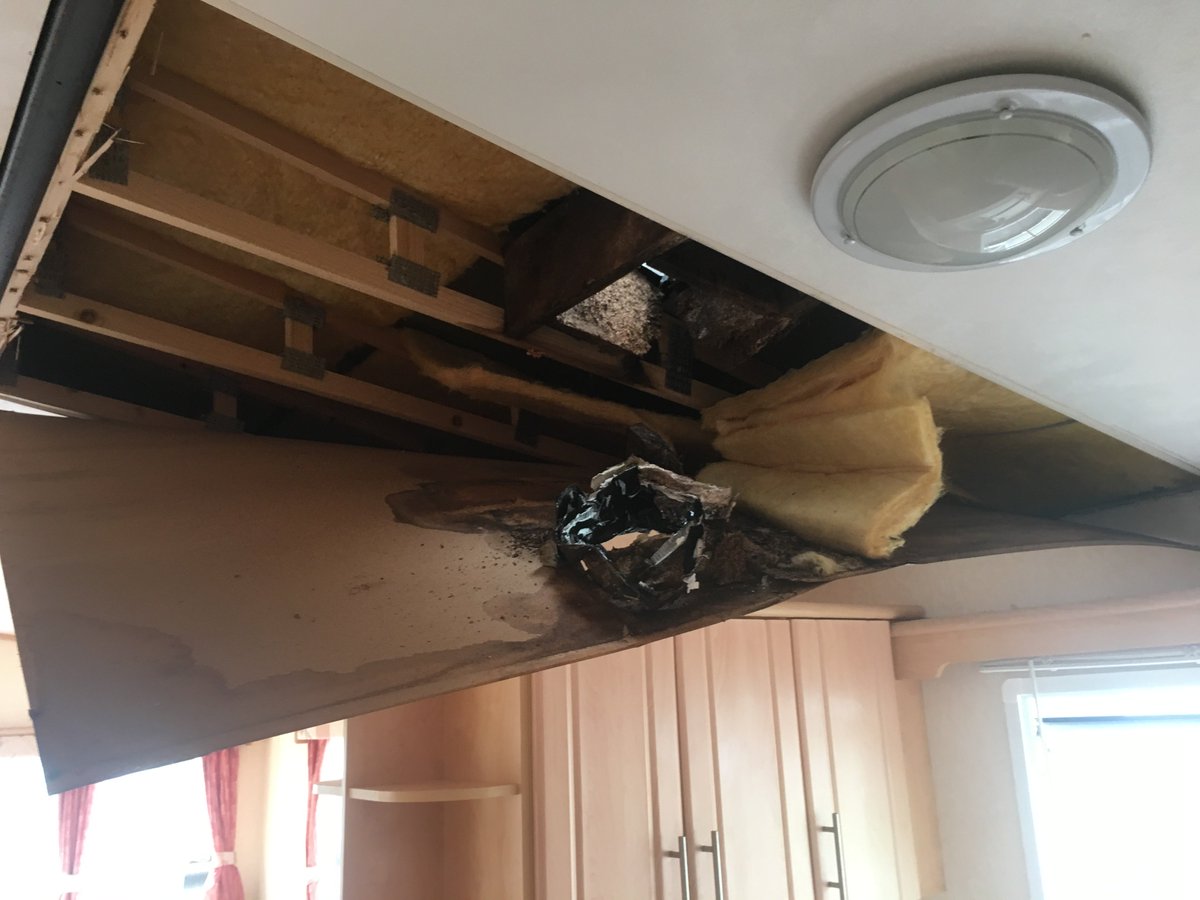 MEcaravanrepair's tweet photo. Ceiling board and skylight replacement today on @LyonsParks repairing an @ABIHolidayHomes #StaticCaravanRepair #StaticCaravanRepairNorthWales #northwales #Prestatyn #CaravanRepair #Marsh-EvansCaravans https://t.co/2Lsi19XdW8