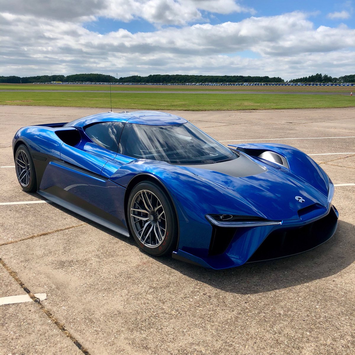 NIOGlobal's tweet photo. Preparation for #NIOatGoodwood

#EP9 
#BornToPushLimits
#BlueSkyComing https://t.co/W56ViQYz5c