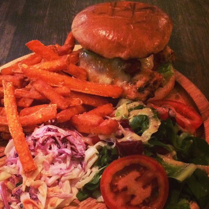 Konnigans's tweet photo. To celebrate the start of 🏴󠁧󠁢󠁥󠁮󠁧󠁿 football campaign .. any burger and a bottled beer OR glass of house wine for just £15.00 ..!! 😱😱🍷🍺 #Konnigans #sw18 #sw15 @NappyValleyNet @WandsworthDeals @theindiehub_ @TasteTooting https://t.co/NYRl8jpJeL