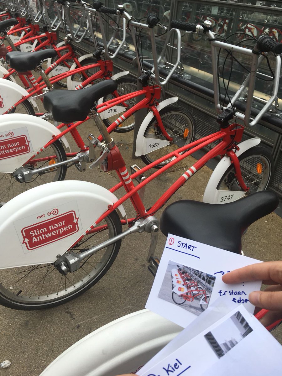 koningsberger's tweet photo. Laatst hebben @MSoer, @LBreedveld en ik het fantastische, enorm fijnmazige leenfietsensysteem van onze zuiderburen ten volle benut door half Antwerpen te doorkruisen. Goede fietsen, véél leenlocaties en eerste half uur gratis. Wittefietsenplan in optima forma. https://t.co/1b1itcJpPe