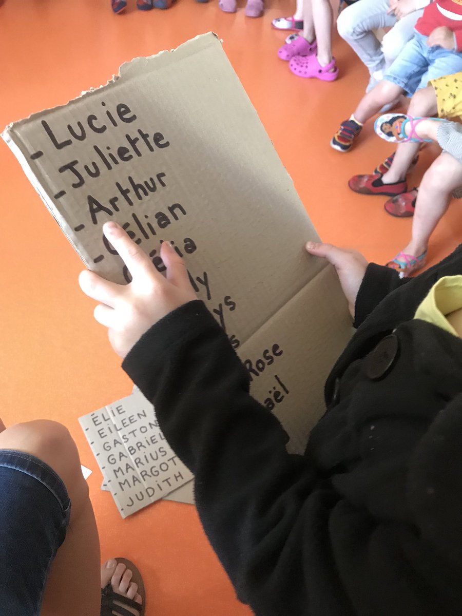 sclaudeV2's tweet photo. Reconnaissance visuelle travaillée au quotidien avec l’appel fait par les élèves 👌 #maternelle #appel #reconnaissancevisuelle https://t.co/PfKIE5kEHE