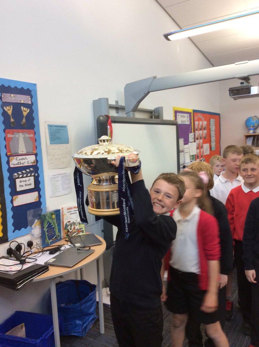 DunbarPrimary's tweet photo. Some more photos from the #ScotOpenTrophyTour ⛳️ @gforce_14 https://t.co/bfNSJB0PI1