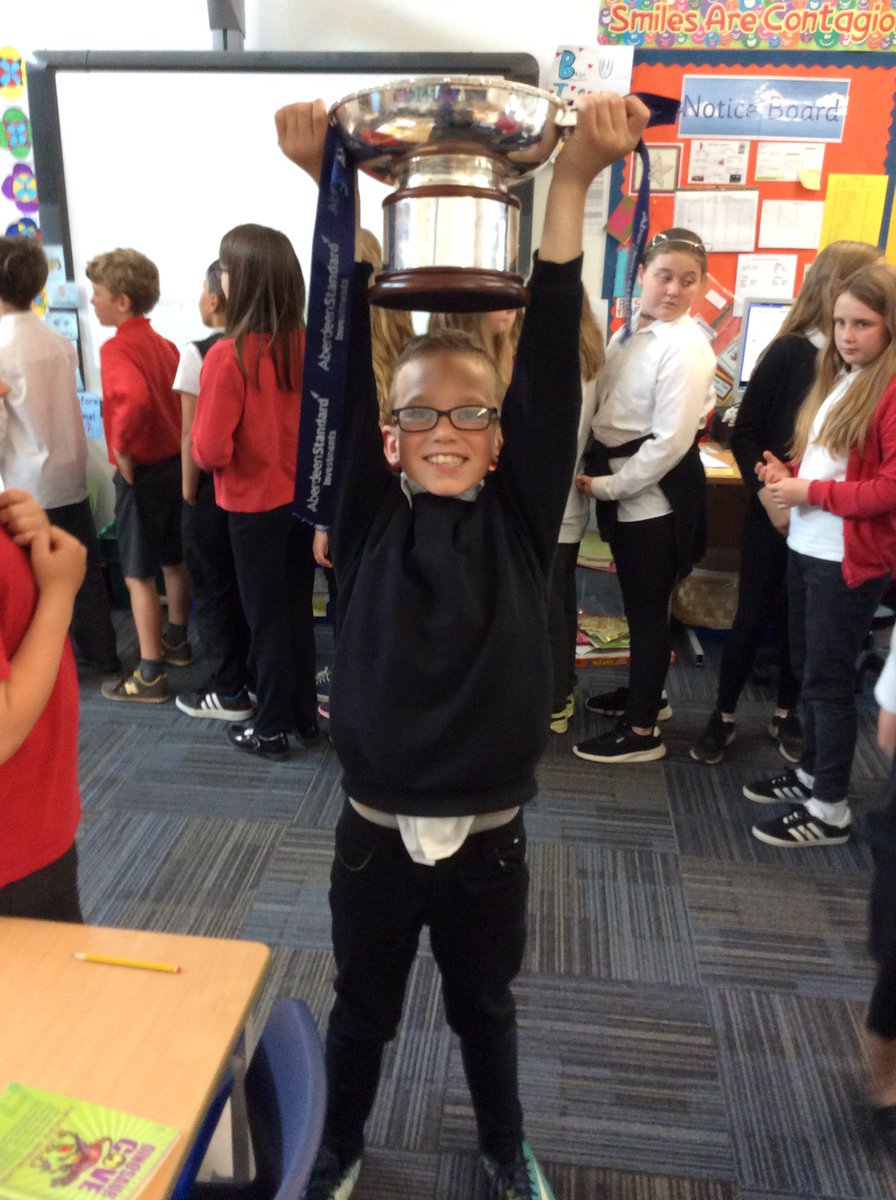 DunbarPrimary's tweet photo. Some more photos from the #ScotOpenTrophyTour ⛳️ @gforce_14 https://t.co/bfNSJB0PI1