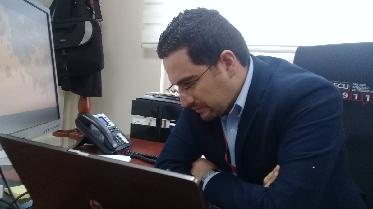 ECU911Austro's tweet photo. .@dbastudillo911 informa de las acciones a realizar en el cantón La Troncal como es la instalación de nuevos 10 puntos de #VideovigilanciaECU911. #Cañar @OndasCanaris https://t.co/HBFbSrm5cf