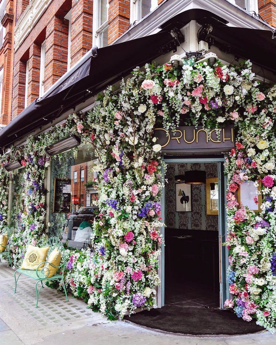 VisitBritain's tweet photo. Our #TuesdayThoughts are all about @Drunch's summery floral facade. 😍🌸

📷IG: arinainlondonland https://t.co/VxopfCbQOn https://t.co/idqB1jIG9K
