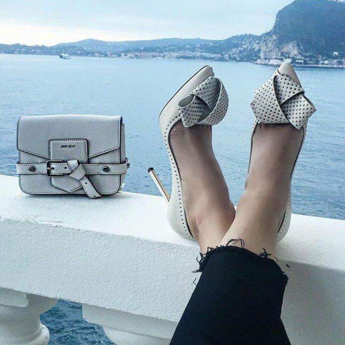Lucyluciana94's tweet photo. Eh si...I tacchi  ti mettono sempre  in uno stato d'animo migliore...#DipendeDa quanto sono alti...(non sono le mie gambe, eh😉) #Buonaderataatutti https://t.co/aTJzDAjPJL