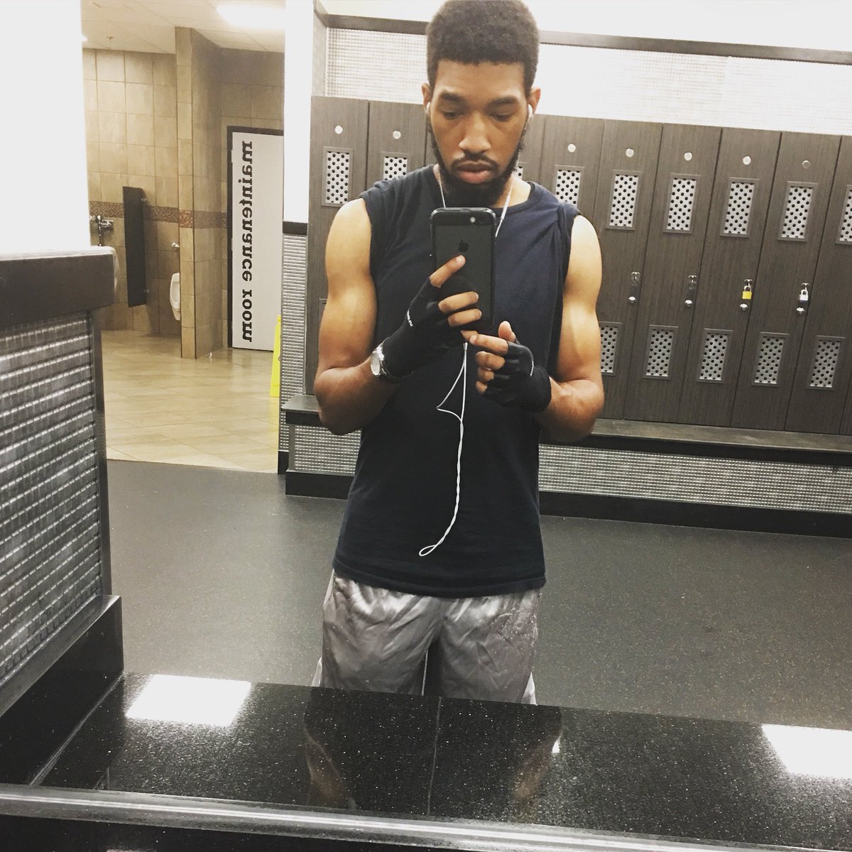 Exodus3_'s tweet image. #WhosWhoBCU 

I'm Christopher Haigler (just call me Chris)
I'm from Brooklyn NY  

I'm a Senior #BCU18 
Music Recording Technology Major

I'm the current President of the Gamma Chapter of Gamma Beta Chi N.S.F.I. 
and also a member of the GREATEST frat ΦΒΣ 🤘🏽🔵 #BetaUp 

#BCU22