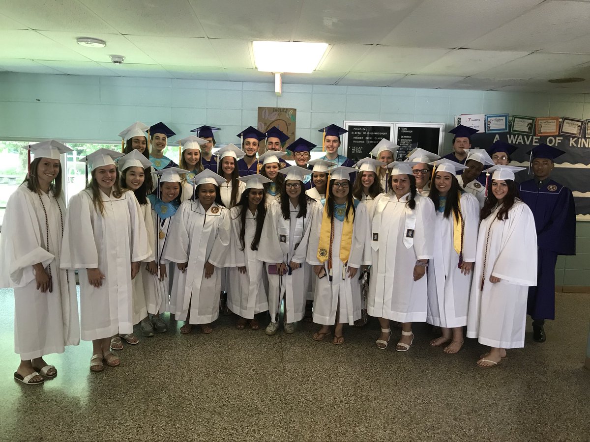 Kcream24's tweet photo. Clap up at Kilmer School! So many fond memories here! These Cubs have grown into beautiful Lions and Cougars! https://t.co/NOk7QRDc6A