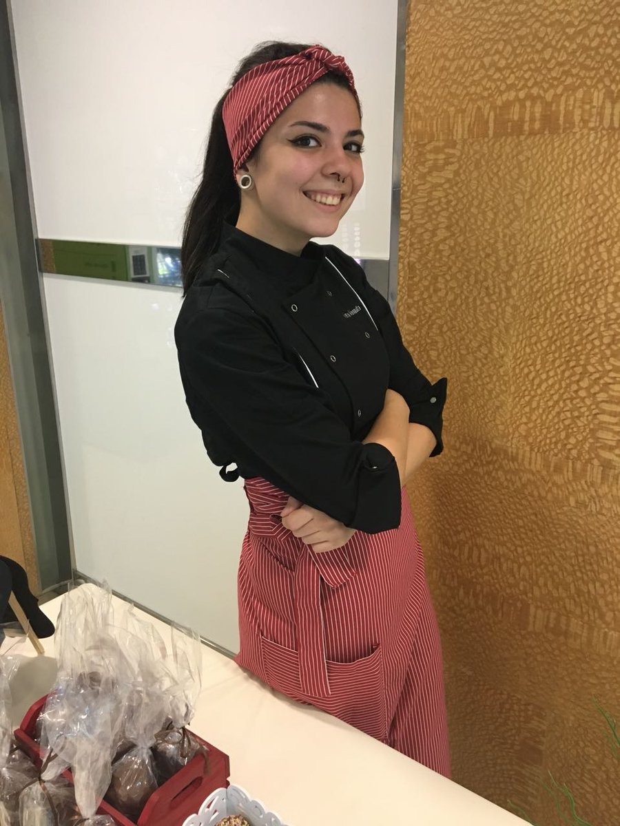 maawaru's tweet photo. Gente, papo sério agora.
Eu trabalho com brigadeiros e ultimamente tem sido bem difícil vender meus produtos, agora preciso juntar uma grana para pagar umas coisas e estruturar a minha vida. Vou deixar meus links no anexo, ok?

Se puder dar um RT eu vou ficar muito feliz♥ https://t.co/LtnArqlb7G