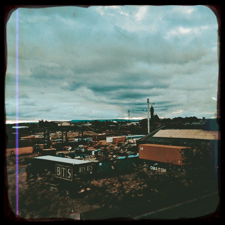 western4uk's tweet image. Traditionally Mancunian Blue Skies #fms_somethingblue #lookslikerainagain #Hipstamatic #ErieGL #RockWJW51