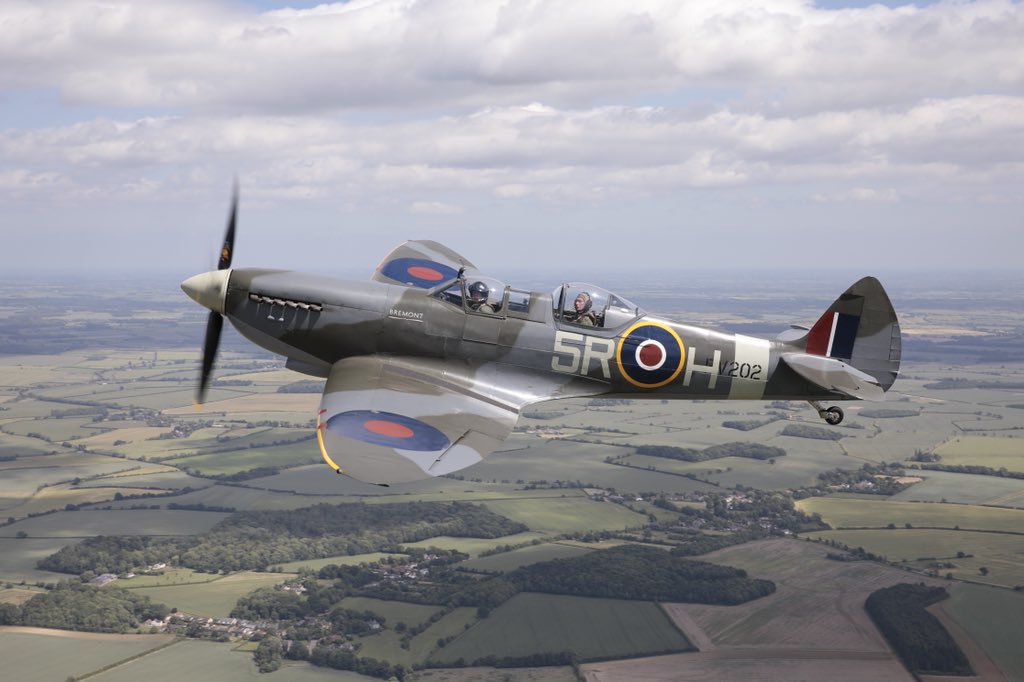 MikeBloomberg's tweet photo. A step – or flight – back in time. Thank you, @I_W_M and @Classic_Wings allowing me to experience a piece of UK history and for the view from above. https://t.co/ox1n8neXXi