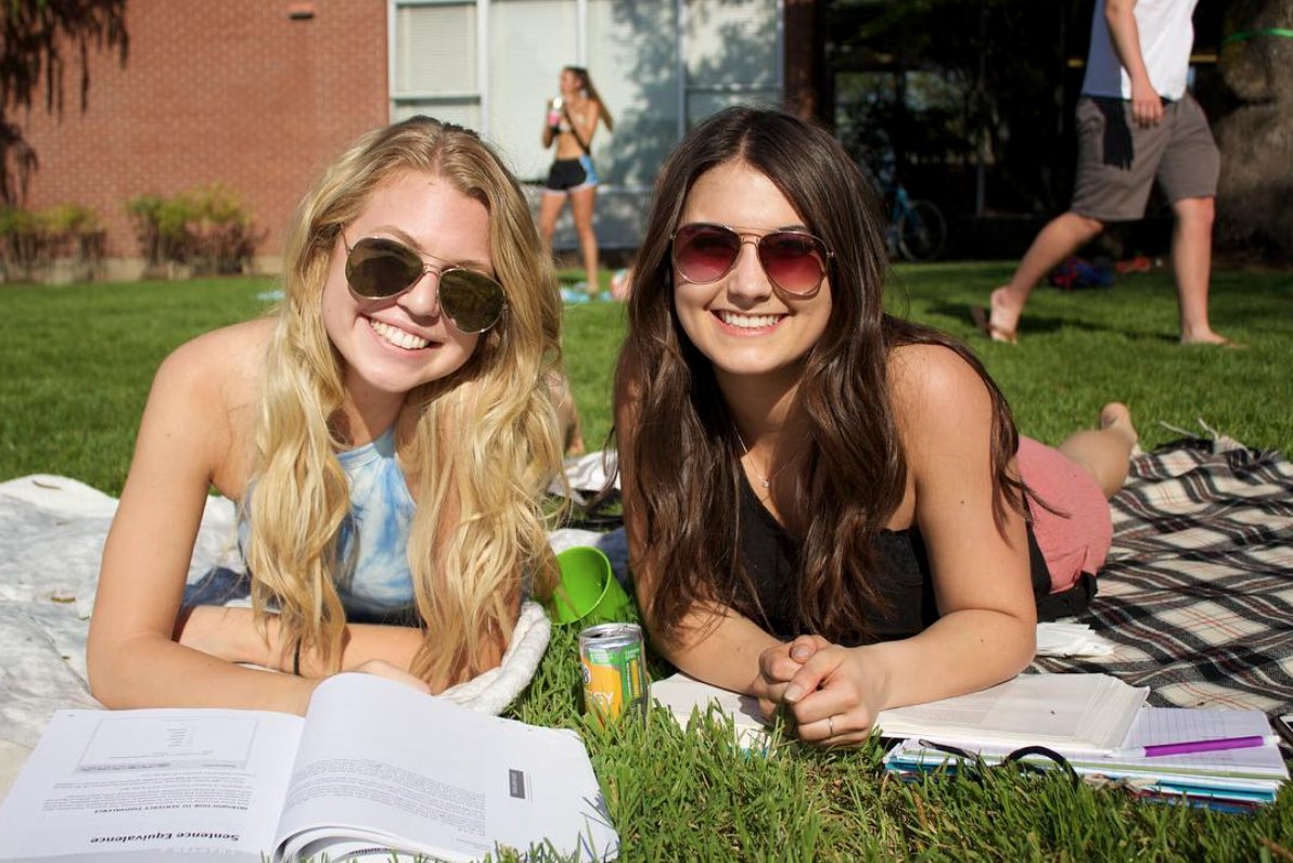 LinfieldFSL's tweet photo. Loving our summer break but missing spring afternoons spent on campus with our Panhellenic sisters! #LinfieldPanhellenic #LinfieldFSL https://t.co/eudN7qzL7R