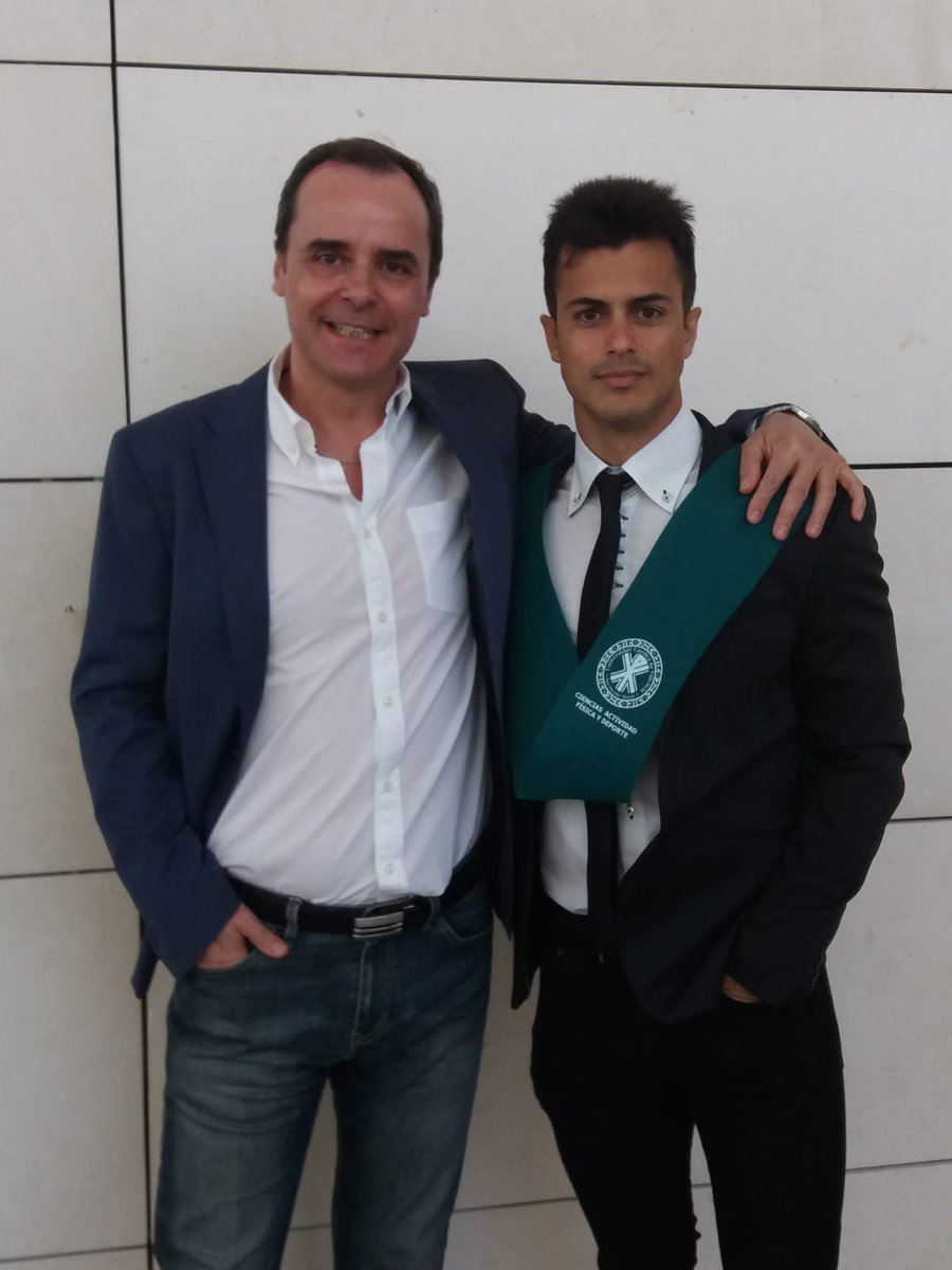 sergio_ms91's tweet photo. Cerrando una de las etapas más fructíferas de mi vida. Gracias a todos y cada uno de mis compañeros por ponerme las cosas más fáciles en este recorrido.
Nuevos retos, nuevas experiencias 🎓⚽️
  @UCV_es @CAFDucv https://t.co/UXE6jXHCPt