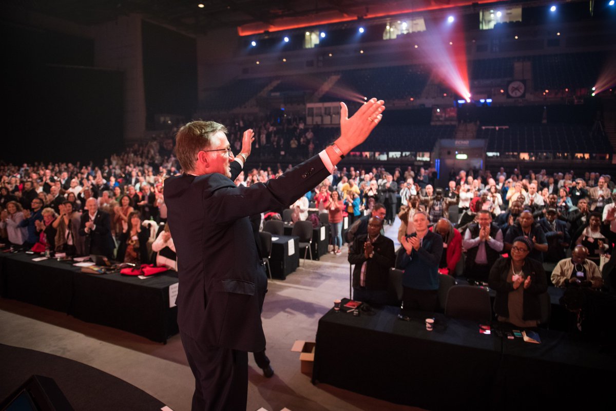uniglobalunion's tweet photo. #UNI18 rises to salute a career dedicated to standing up for working people -- fighting injustice and inequality all over the world. 

@PJenningsUNI you #MadeItHappen! https://t.co/qW6z3Xhn4o