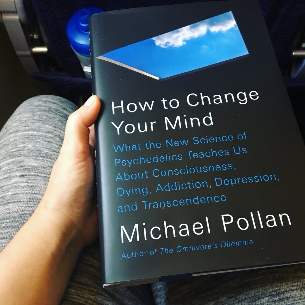 ✈️ OAK - OGG “Midway through the twentieth century, two unusual new molecules, organic compounds with a striking family resemblance, exploded upon the West.” Michael Pollan, How to Change Your Mind #BooksOnaPlane #HawaiianAirlines #bookstagram #goodreads #howtochangeyourmind