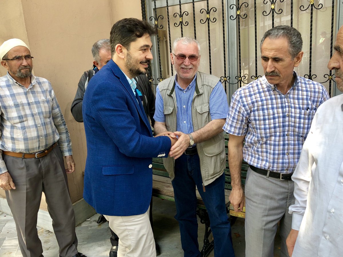 kumruali's tweet photo. Ataşehir Ferhatpaşa Hacı Osman Camii cemaati ile ikindi namazı sonrası hasbihal ettik. @atasehirakparti #VakitTürkiyeVakti #VakitİstanbulVakti #DahaGüçlüTürkiye https://t.co/P7DpZIOsIu