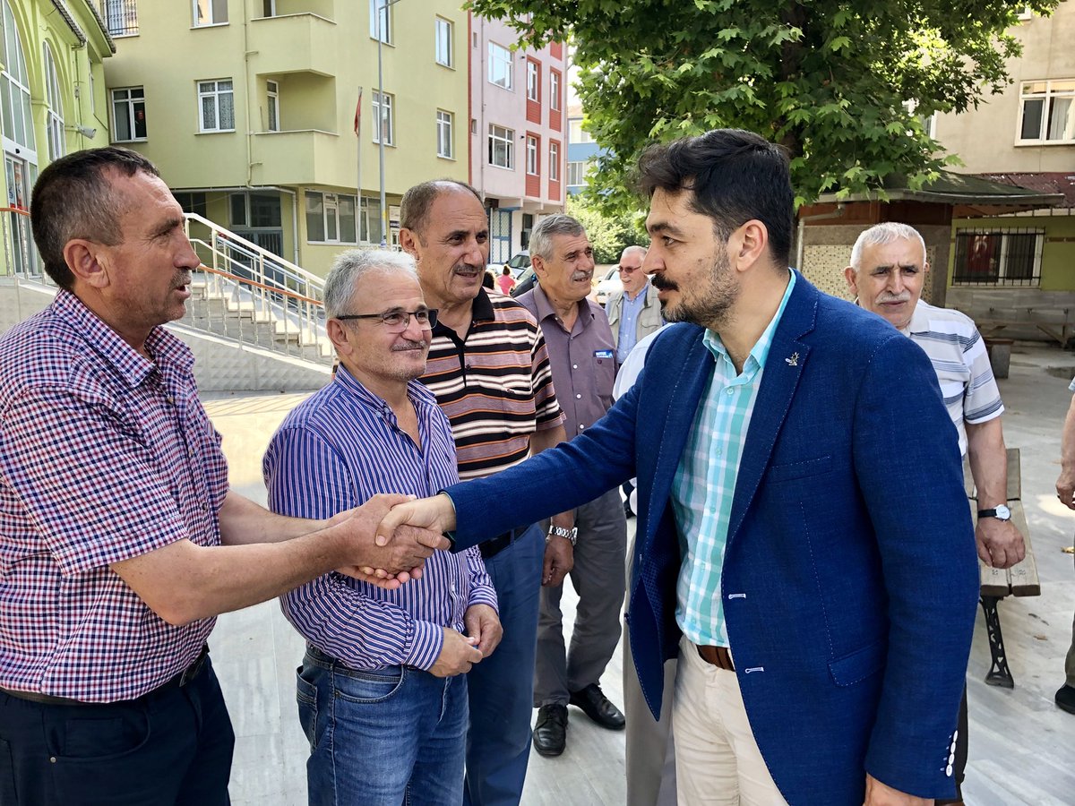 kumruali's tweet photo. Ataşehir Ferhatpaşa Hacı Osman Camii cemaati ile ikindi namazı sonrası hasbihal ettik. @atasehirakparti #VakitTürkiyeVakti #VakitİstanbulVakti #DahaGüçlüTürkiye https://t.co/P7DpZIOsIu