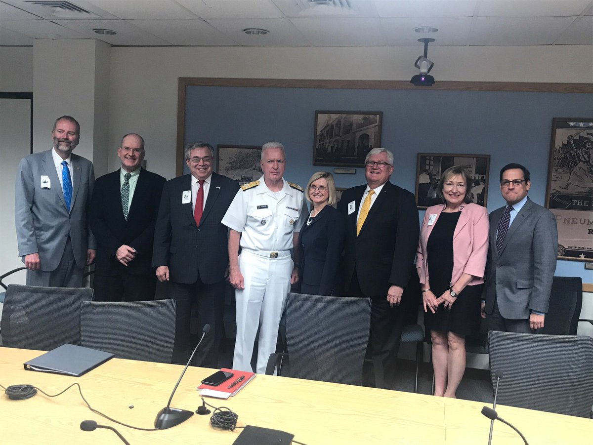 rshawnm's tweet image. #AmericasDocs meeting with ⁦@HHS_ASH⁩ ⁦@ONC_HealthIT⁩ DonRucker. #OpioidEpidemic #patientsoverpaperwork