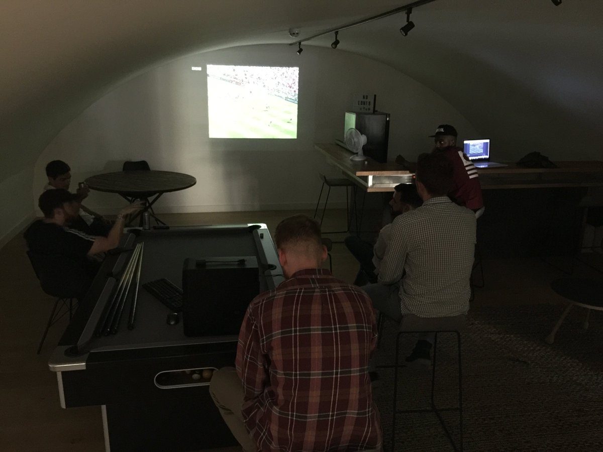 Aspekt_32's tweet photo. @Aspekt_32 im Fußballfieber #OfficeFun #WM18 #WorldCup2018 #WorldCupRussia2018 #Aspekt32 Come on #England https://t.co/gFfq9cZc5r