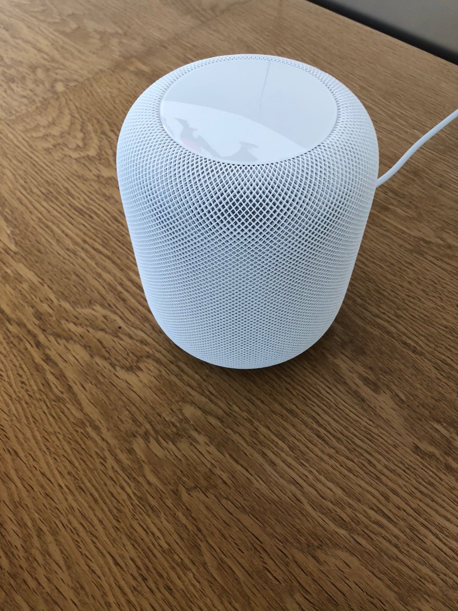 Pommeaddict's tweet photo. Ça y est #Homepod récupéré et en fonction un pur bonheur et la portée des micros est vraiment impressionnante 👍😀 https://t.co/csQ344jWI1