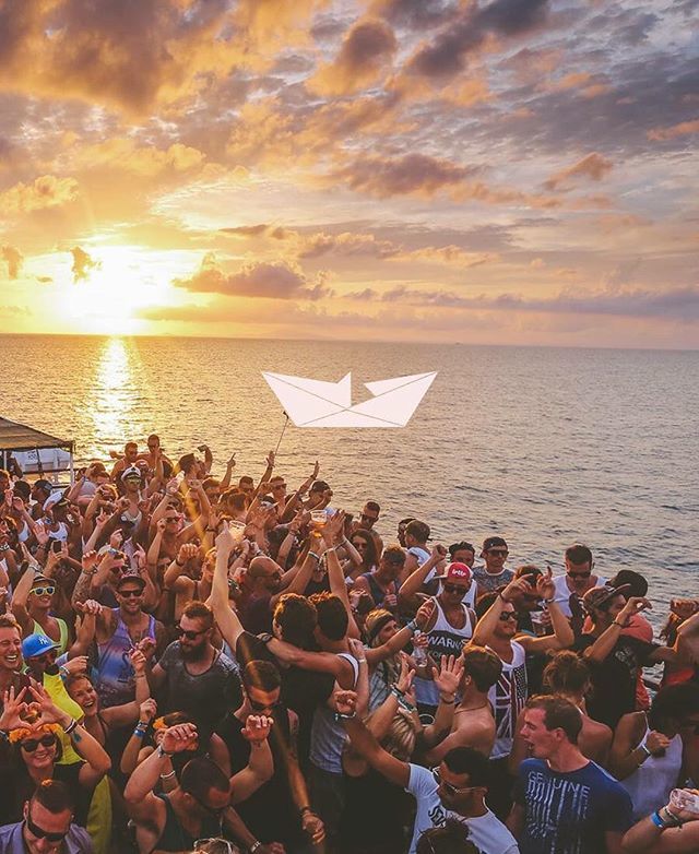 moodywithus's tweet photo. Ce samedi / Croisière Roscella avec @_clydehm de la mif @tpltcollective suivit de notre Dj-set à bord du @lefrance1 ...
&amp; DIMANCHE à @l_endroit avec @miel2montagne ! ❤️❤️❤️ https://t.co/IkW7xEqvck https://t.co/oDtvCGKpY6