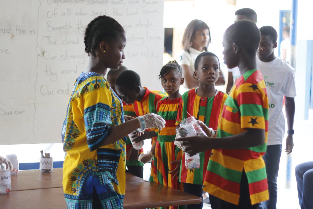 ahoteproject's tweet photo. To this team everyday is #WorldEnvironmentDay. Focused on socializing a generation towards reducing global environmental footprints. #AhoteProject #EnvironmentalSustainability #AshesiStudents https://t.co/dmL0UQO97E