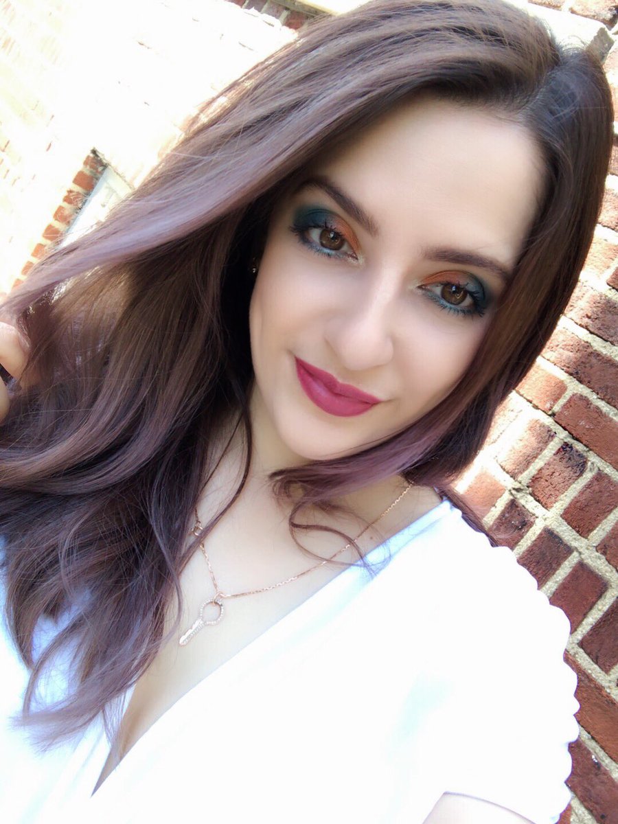 itskatrin_'s tweet photo. #purplehairdontcare 💜#alamarcosmetics #reinadelcaribe #silverviolet https://t.co/ZuvRXLut6U